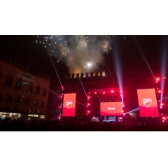 Bologna and Piazza Maggiore turn red to celebrate Ducati’s perfect season: Bagnaia and Bautista “Campioni in Piazza�”