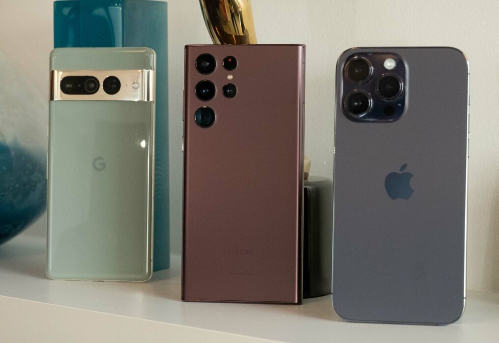 Here are the best three flagship smartphones available in Canada
